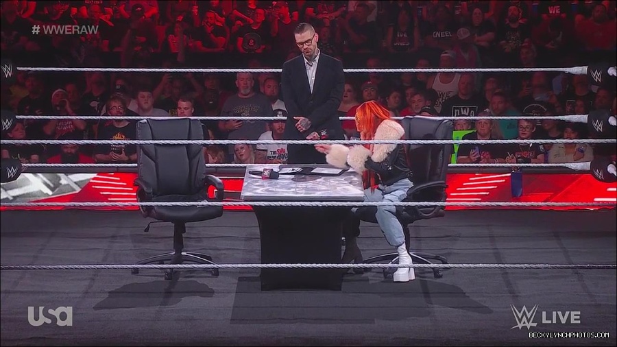 WWE_Monday_Night_Raw_2023_05_22_720p_HDTV_x264-NWCHD_mp4_004984767.jpg