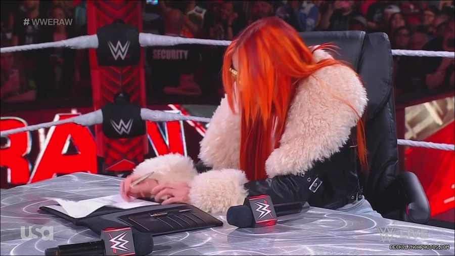 WWE_Monday_Night_Raw_2023_05_22_720p_HDTV_x264-NWCHD_mp4_004992375.jpg