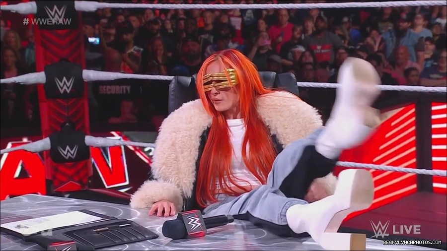 WWE_Monday_Night_Raw_2023_05_22_720p_HDTV_x264-NWCHD_mp4_004995978.jpg