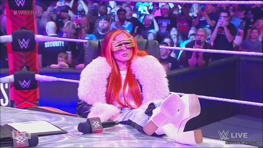 WWE_Monday_Night_Raw_2023_05_22_720p_HDTV_x264-NWCHD_mp4_005039355.jpg