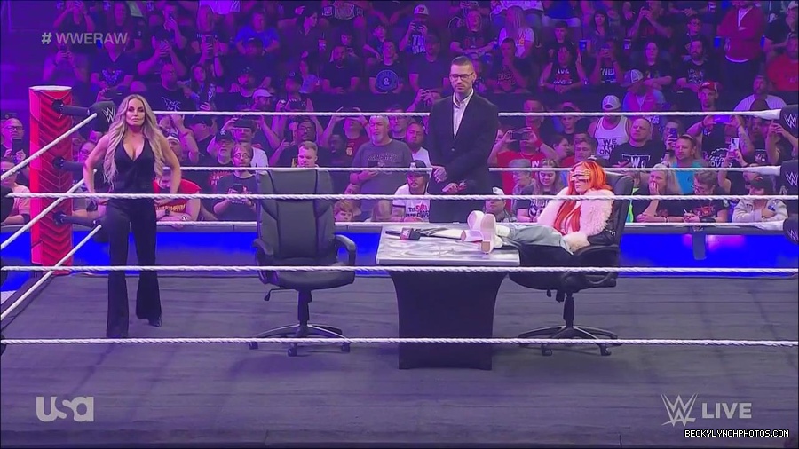 WWE_Monday_Night_Raw_2023_05_22_720p_HDTV_x264-NWCHD_mp4_005050566.jpg