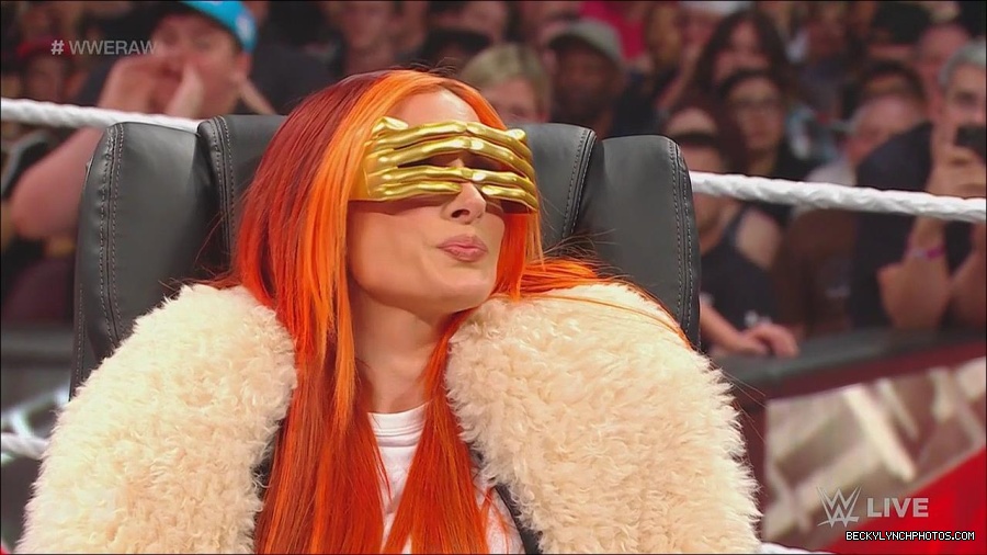 WWE_Monday_Night_Raw_2023_05_22_720p_HDTV_x264-NWCHD_mp4_005212328.jpg