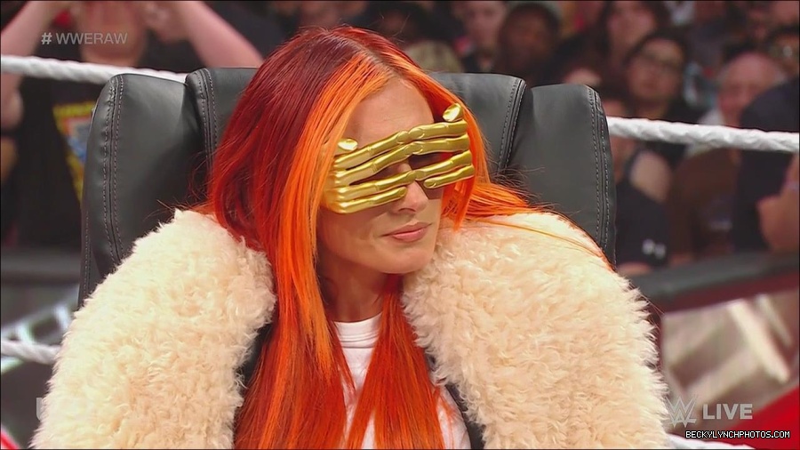 WWE_Monday_Night_Raw_2023_05_22_720p_HDTV_x264-NWCHD_mp4_005227943.jpg