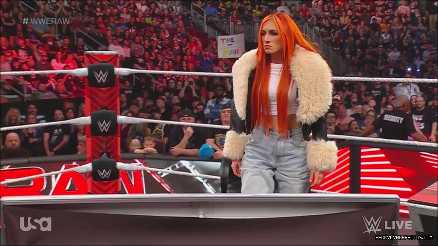 WWE_Monday_Night_Raw_2023_05_22_720p_HDTV_x264-NWCHD_mp4_005472354.jpg
