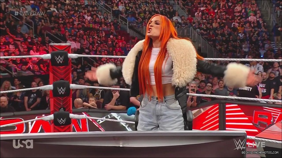 WWE_Monday_Night_Raw_2023_05_22_720p_HDTV_x264-NWCHD_mp4_005477159.jpg