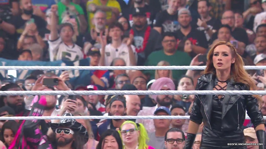 WWE_Wrestlemania_41_Sunday_Becky_Lyra_vs_Liv_Raquel5B28011498292025-06-05-18-35-355D.JPG
