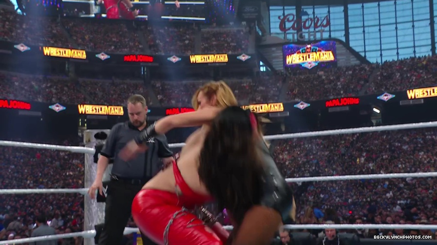 WWE_Wrestlemania_41_Sunday_Becky_Lyra_vs_Liv_Raquel5B28014596292025-06-05-18-41-175D.JPG