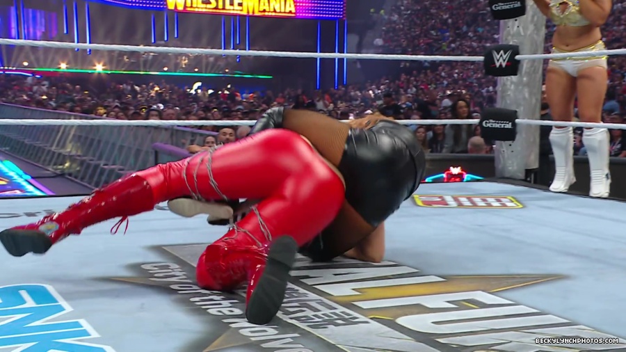 WWE_Wrestlemania_41_Sunday_Becky_Lyra_vs_Liv_Raquel5B28014756292025-06-05-18-41-225D.JPG