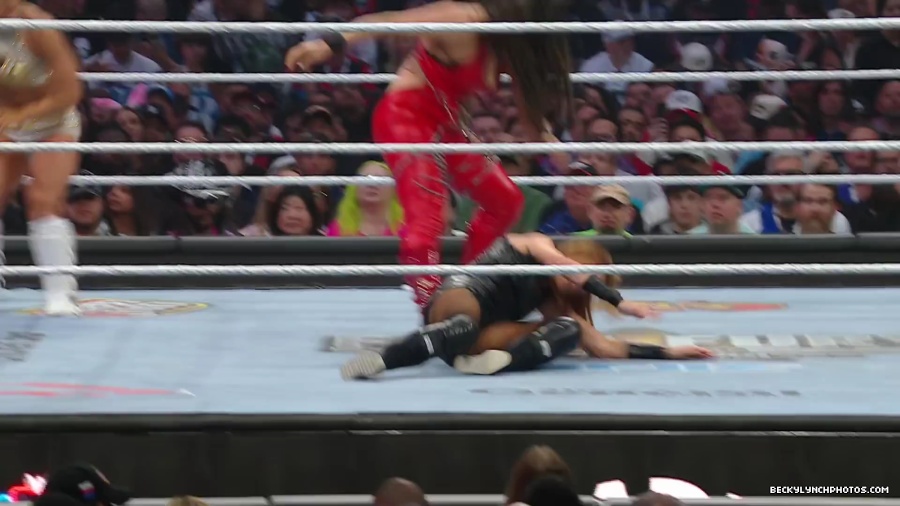 WWE_Wrestlemania_41_Sunday_Becky_Lyra_vs_Liv_Raquel5B28015052292025-06-05-18-41-325D.JPG
