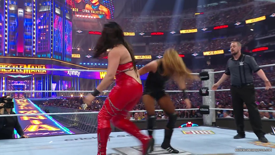 WWE_Wrestlemania_41_Sunday_Becky_Lyra_vs_Liv_Raquel5B28024591292025-06-05-18-53-165D.JPG