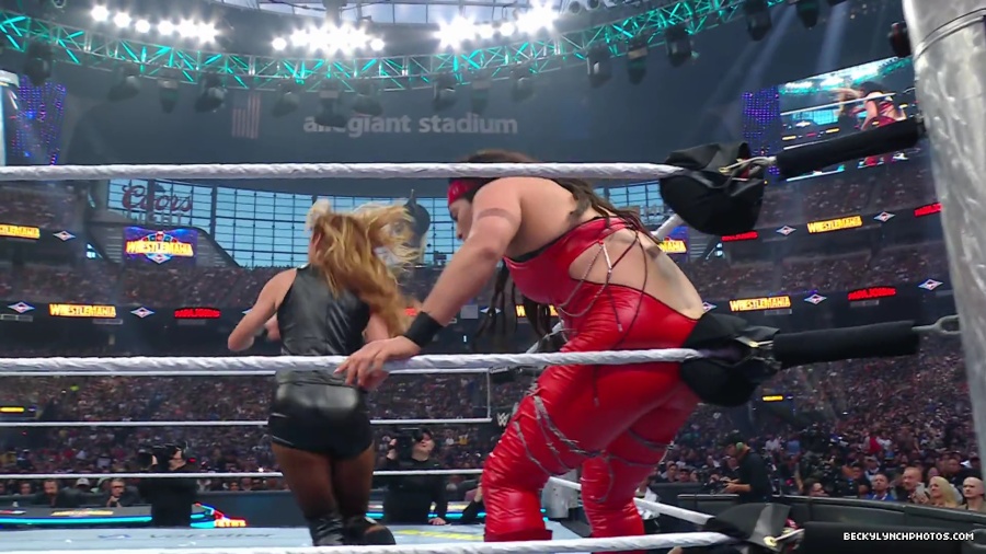WWE_Wrestlemania_41_Sunday_Becky_Lyra_vs_Liv_Raquel5B28024806292025-06-05-18-53-245D.JPG