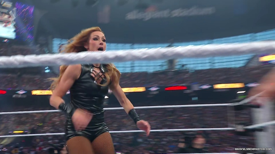 WWE_Wrestlemania_41_Sunday_Becky_Lyra_vs_Liv_Raquel5B28024940292025-06-05-18-53-285D.JPG