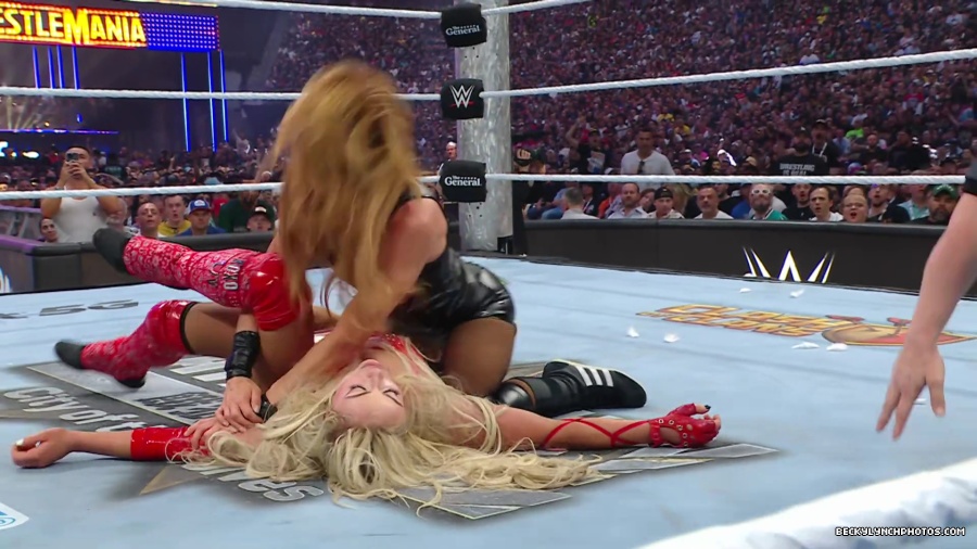 WWE_Wrestlemania_41_Sunday_Becky_Lyra_vs_Liv_Raquel5B28028791292025-06-05-18-55-365D.JPG