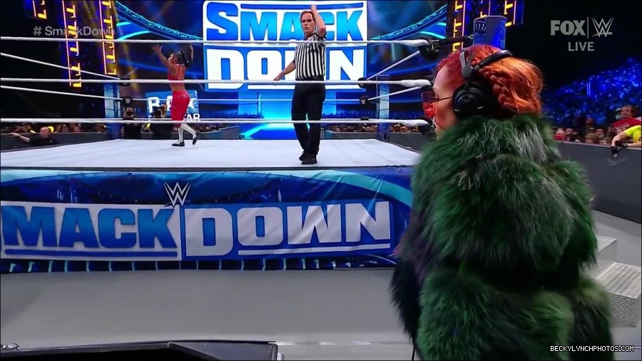 WWE_Friday_Night_SmackDown_2021_10_01_720p_HDTV_x264-NWCHD_mp4_004547150.jpg