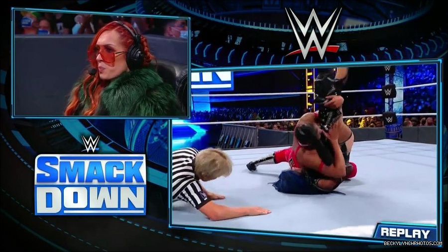 WWE_Friday_Night_SmackDown_2021_10_01_720p_HDTV_x264-NWCHD_mp4_004739920.jpg