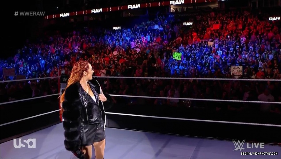 WWE_Monday_Night_Raw_2021_10_04_720p_HDTV_x264-NWCHD_mp4_000262061.jpg