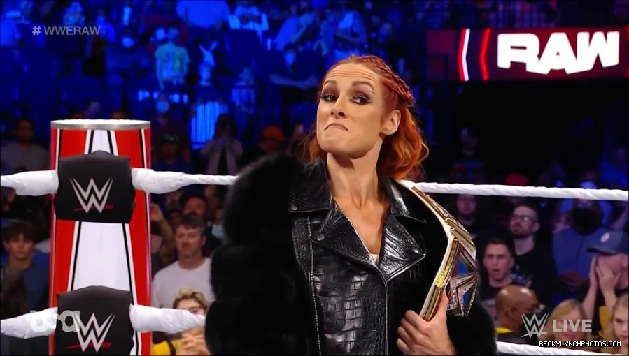 WWE_Monday_Night_Raw_2021_10_04_720p_HDTV_x264-NWCHD_mp4_000486519.jpg