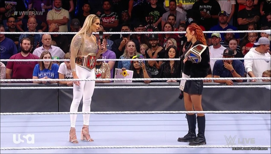 WWE_Monday_Night_Raw_2021_10_04_720p_HDTV_x264-NWCHD_mp4_000544677.jpg