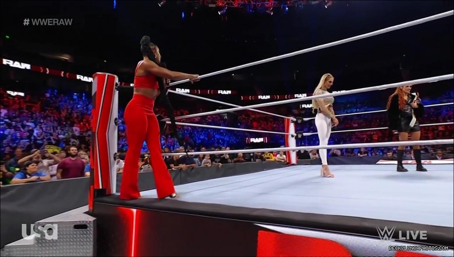 WWE_Monday_Night_Raw_2021_10_04_720p_HDTV_x264-NWCHD_mp4_000597229.jpg