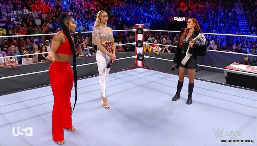WWE_Monday_Night_Raw_2021_10_04_720p_HDTV_x264-NWCHD_mp4_000610543.jpg