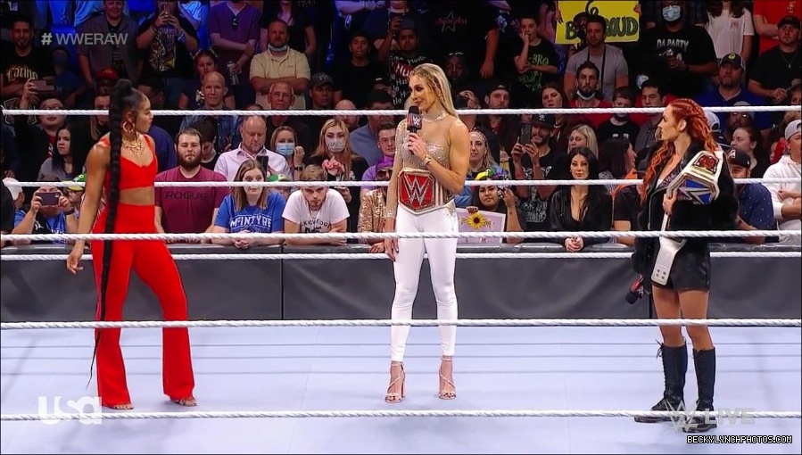 WWE_Monday_Night_Raw_2021_10_04_720p_HDTV_x264-NWCHD_mp4_000625958.jpg