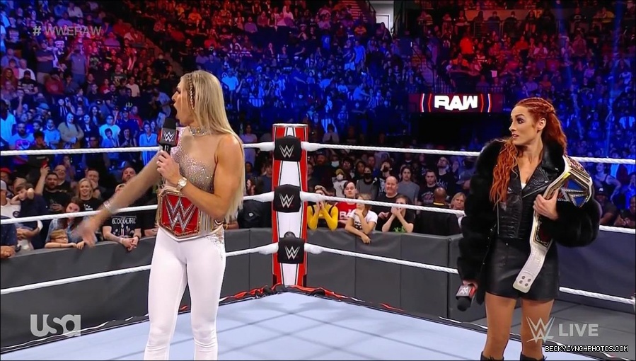 WWE_Monday_Night_Raw_2021_10_04_720p_HDTV_x264-NWCHD_mp4_000644877.jpg