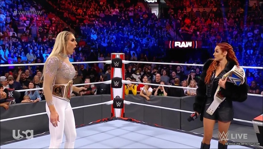 WWE_Monday_Night_Raw_2021_10_04_720p_HDTV_x264-NWCHD_mp4_000651884.jpg