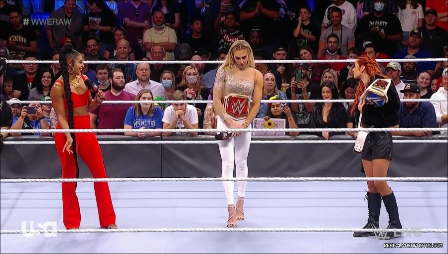 WWE_Monday_Night_Raw_2021_10_04_720p_HDTV_x264-NWCHD_mp4_000675007.jpg