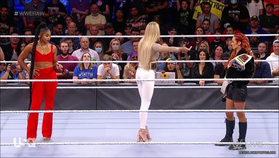 WWE_Monday_Night_Raw_2021_10_04_720p_HDTV_x264-NWCHD_mp4_000695327.jpg