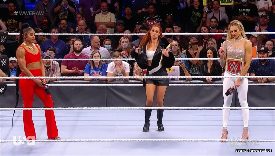 WWE_Monday_Night_Raw_2021_10_04_720p_HDTV_x264-NWCHD_mp4_000761193.jpg