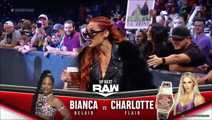 WWE_Monday_Night_Raw_2021_10_04_720p_HDTV_x264-NWCHD_mp4_006969364.jpg