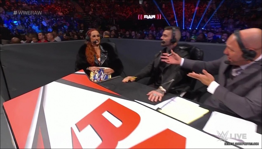 WWE_Monday_Night_Raw_2021_10_04_720p_HDTV_x264-NWCHD_mp4_006996692.jpg