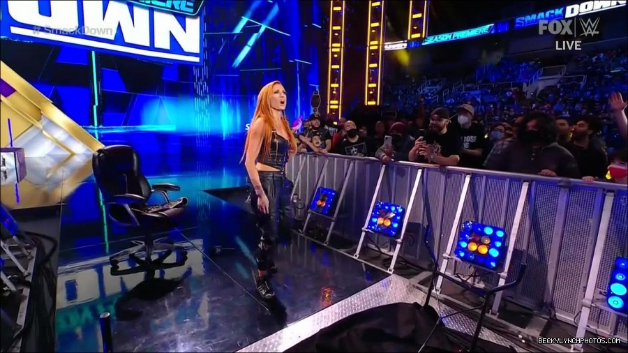 WWE_Friday_Night_SmackDown_2021_10_08_720p_HDTV_x264-NWCHD_mp4_000406439.jpg