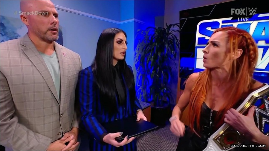 WWE_Friday_Night_SmackDown_2021_10_08_720p_HDTV_x264-NWCHD_mp4_004500585.jpg