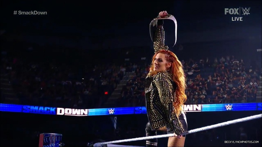 WWE_Supersized_SmackDown_2021_10_15_720p_HDTV_x264-NWCHD_mp4_004869441.jpg