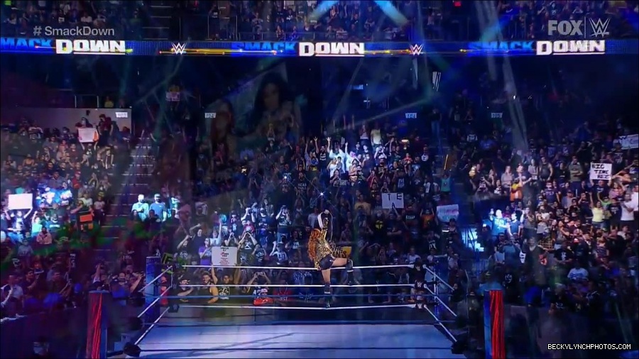 WWE_Supersized_SmackDown_2021_10_15_720p_HDTV_x264-NWCHD_mp4_004872444.jpg