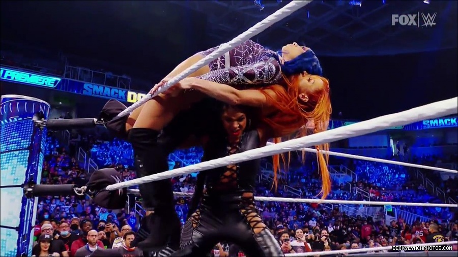 WWE_Supersized_SmackDown_2021_10_15_720p_HDTV_x264-NWCHD_mp4_005051524.jpg
