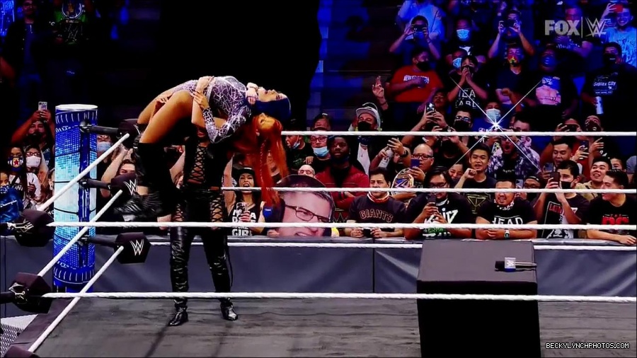 WWE_Supersized_SmackDown_2021_10_15_720p_HDTV_x264-NWCHD_mp4_005053325.jpg