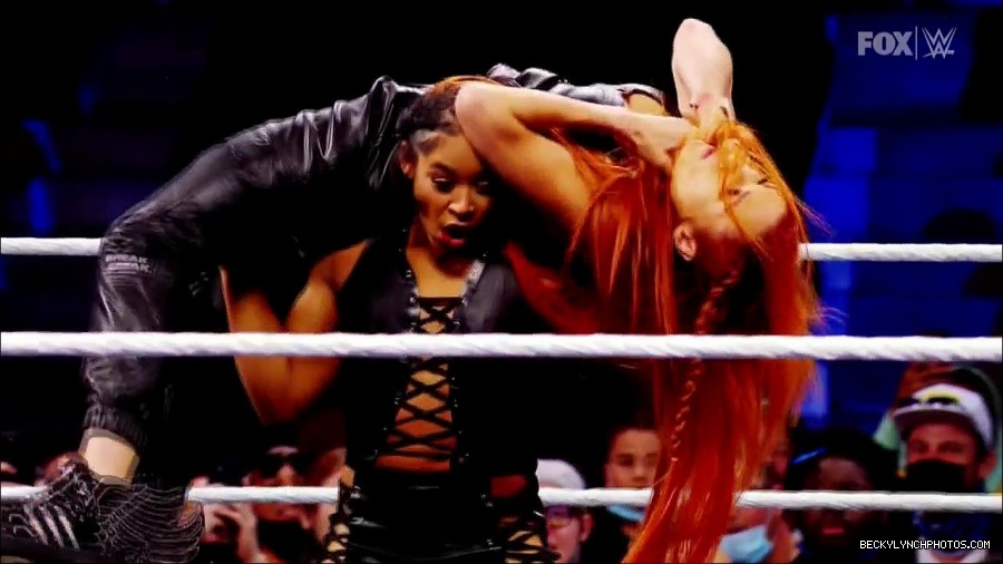 WWE_Supersized_SmackDown_2021_10_15_720p_HDTV_x264-NWCHD_mp4_005058731.jpg