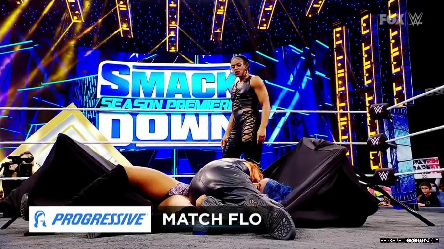 WWE_Supersized_SmackDown_2021_10_15_720p_HDTV_x264-NWCHD_mp4_005066539.jpg