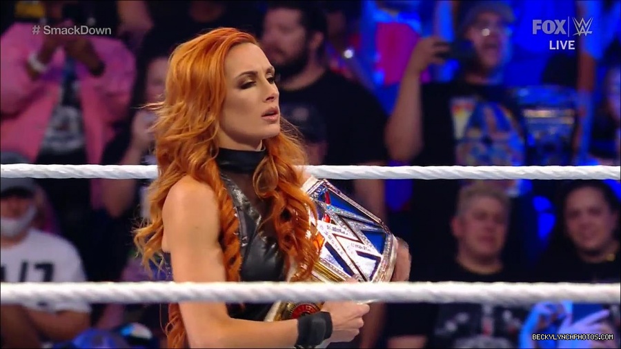 WWE_Supersized_SmackDown_2021_10_15_720p_HDTV_x264-NWCHD_mp4_005159031.jpg