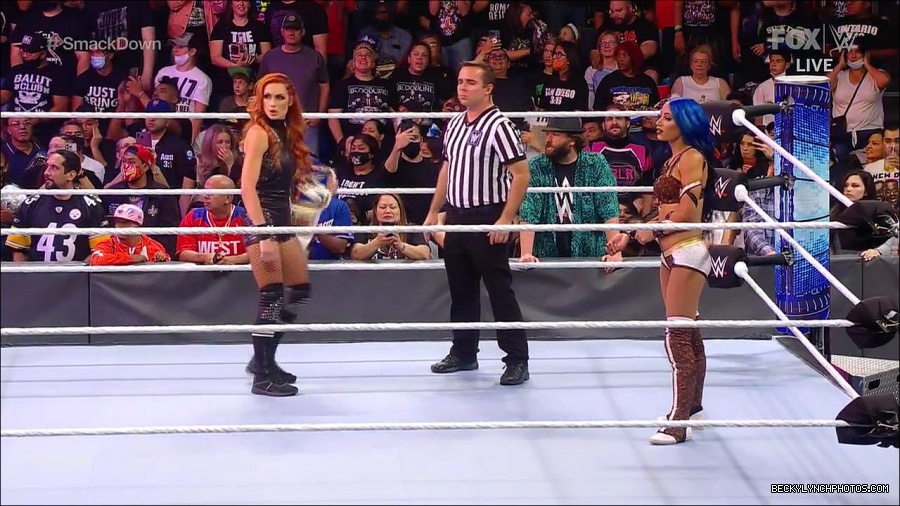 WWE_Supersized_SmackDown_2021_10_15_720p_HDTV_x264-NWCHD_mp4_005164436.jpg