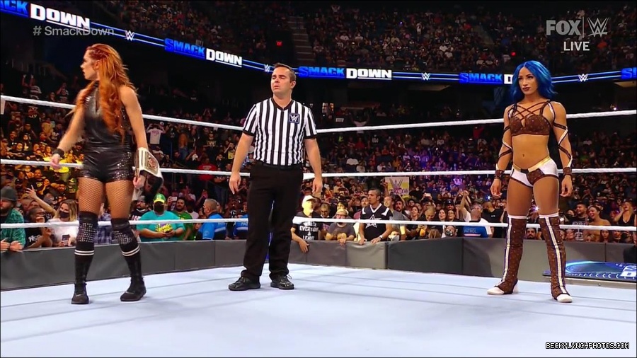 WWE_Supersized_SmackDown_2021_10_15_720p_HDTV_x264-NWCHD_mp4_005167439.jpg