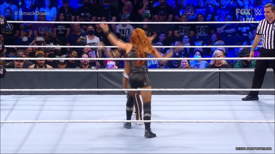 WWE_Supersized_SmackDown_2021_10_15_720p_HDTV_x264-NWCHD_mp4_005221093.jpg