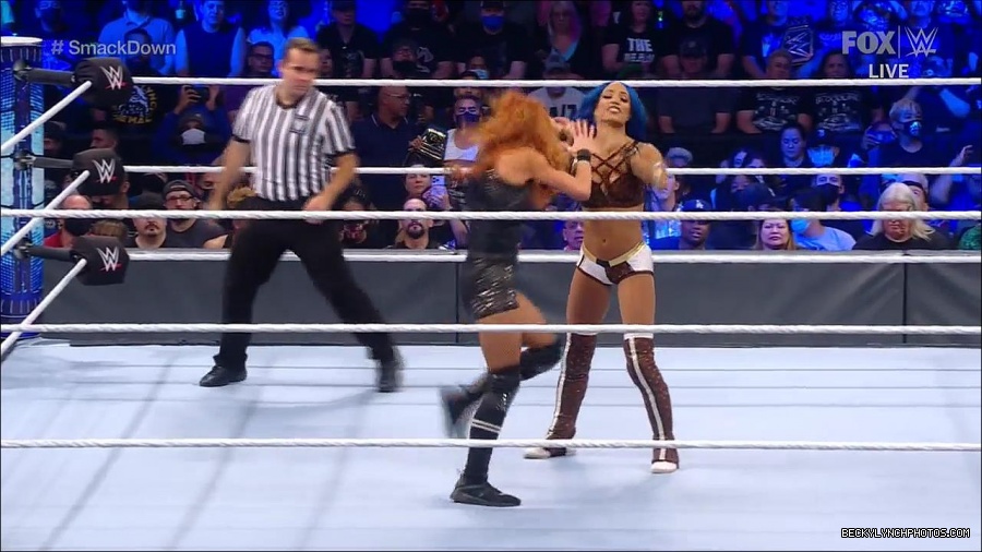 WWE_Supersized_SmackDown_2021_10_15_720p_HDTV_x264-NWCHD_mp4_005224697.jpg