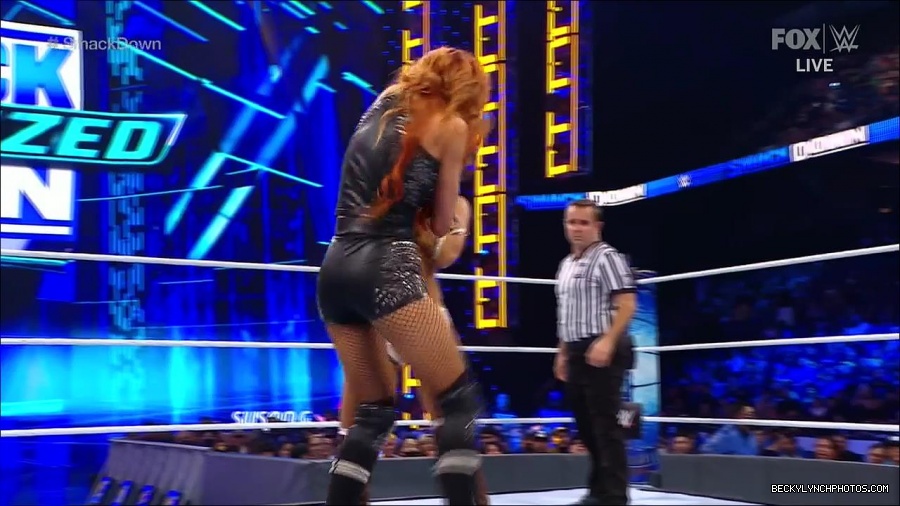 WWE_Supersized_SmackDown_2021_10_15_720p_HDTV_x264-NWCHD_mp4_005225898.jpg