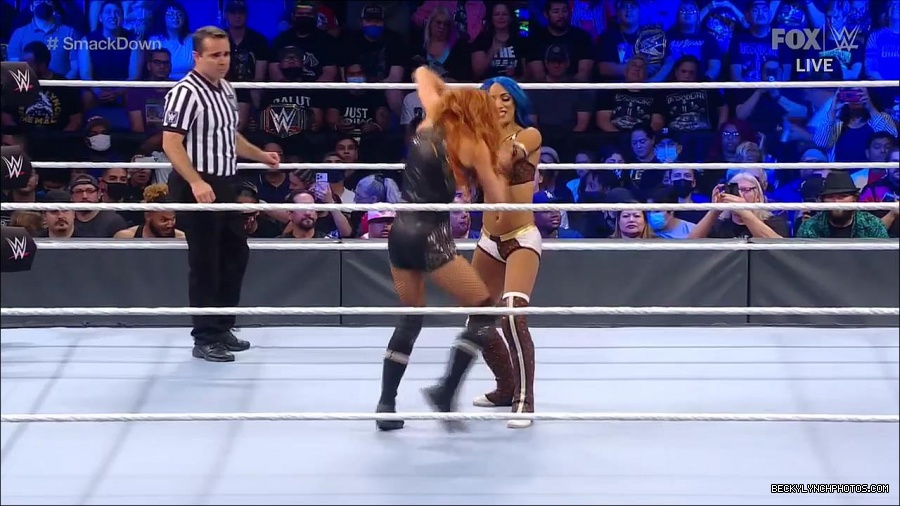 WWE_Supersized_SmackDown_2021_10_15_720p_HDTV_x264-NWCHD_mp4_005229501.jpg