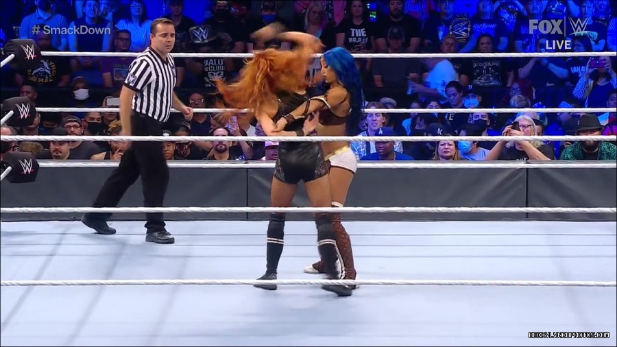 WWE_Supersized_SmackDown_2021_10_15_720p_HDTV_x264-NWCHD_mp4_005230703.jpg