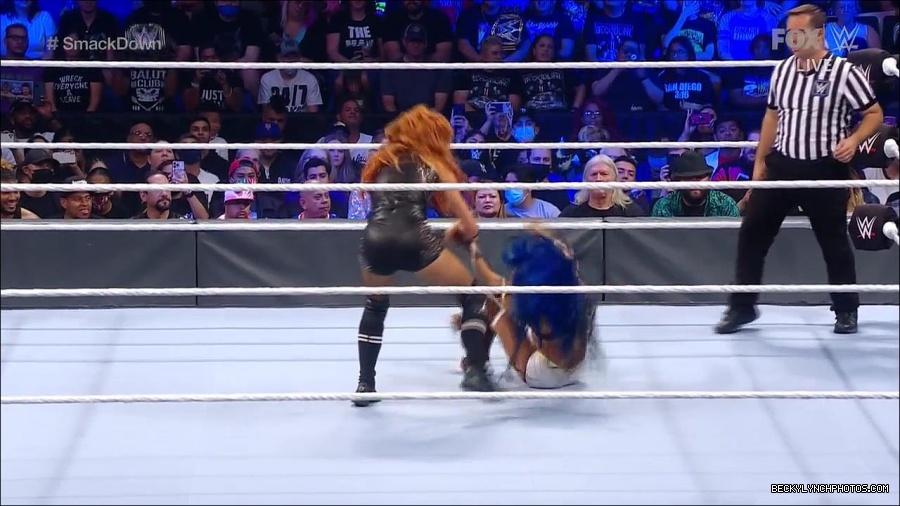 WWE_Supersized_SmackDown_2021_10_15_720p_HDTV_x264-NWCHD_mp4_005239111.jpg