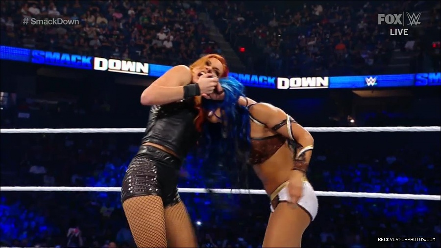 WWE_Supersized_SmackDown_2021_10_15_720p_HDTV_x264-NWCHD_mp4_005254727.jpg